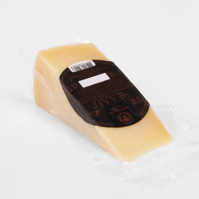 Сыр СОБОЛЕВ Чеддер из козьего молока 6 мес фасованный вес