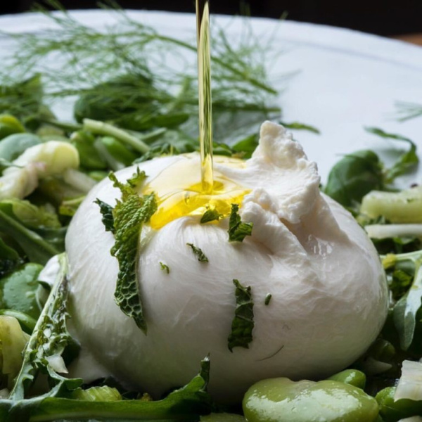 Сыр Буррата мягкий с трюфелем 150 гр+-15 гр Reginella